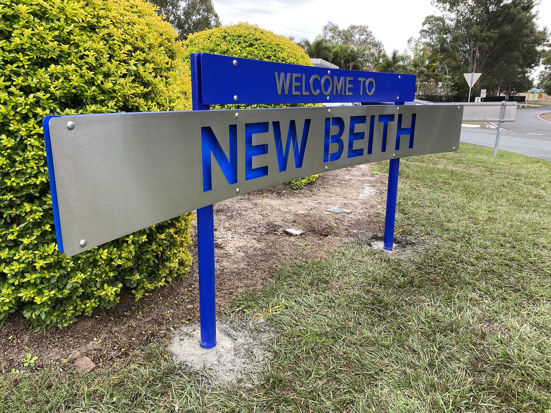 freestanding welcome sign