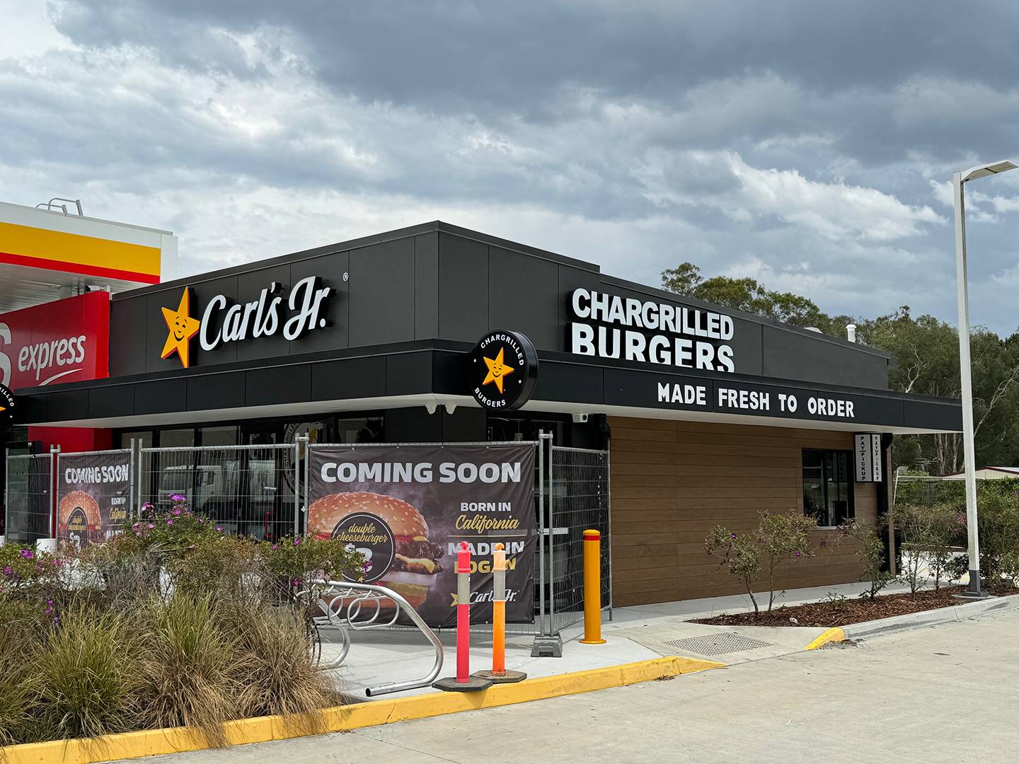 Carl's Jr Building Signage